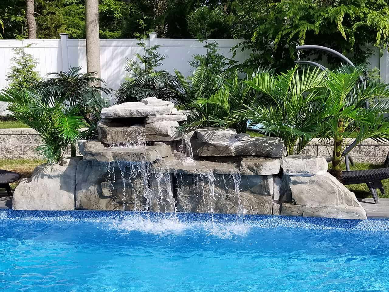 cascade piscine rocher